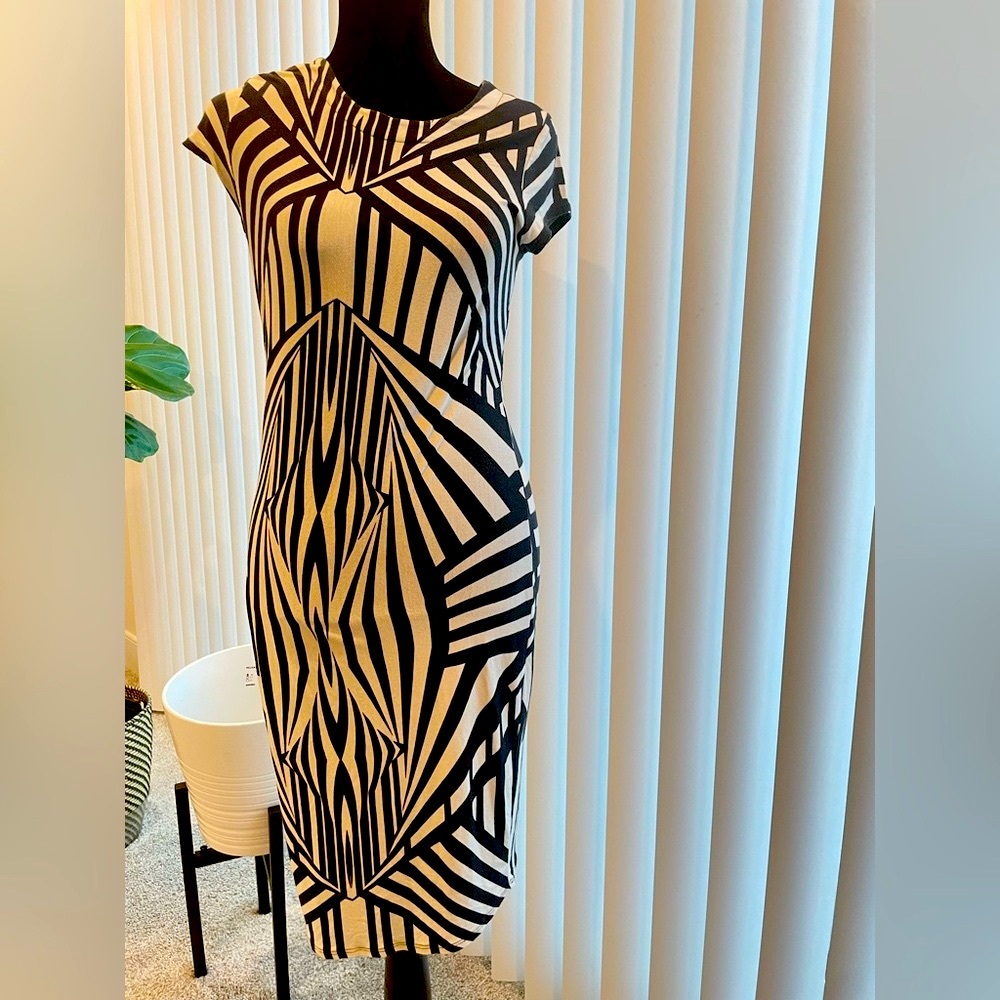Dorothy Perkins Black and White Geometric Pencil Dress